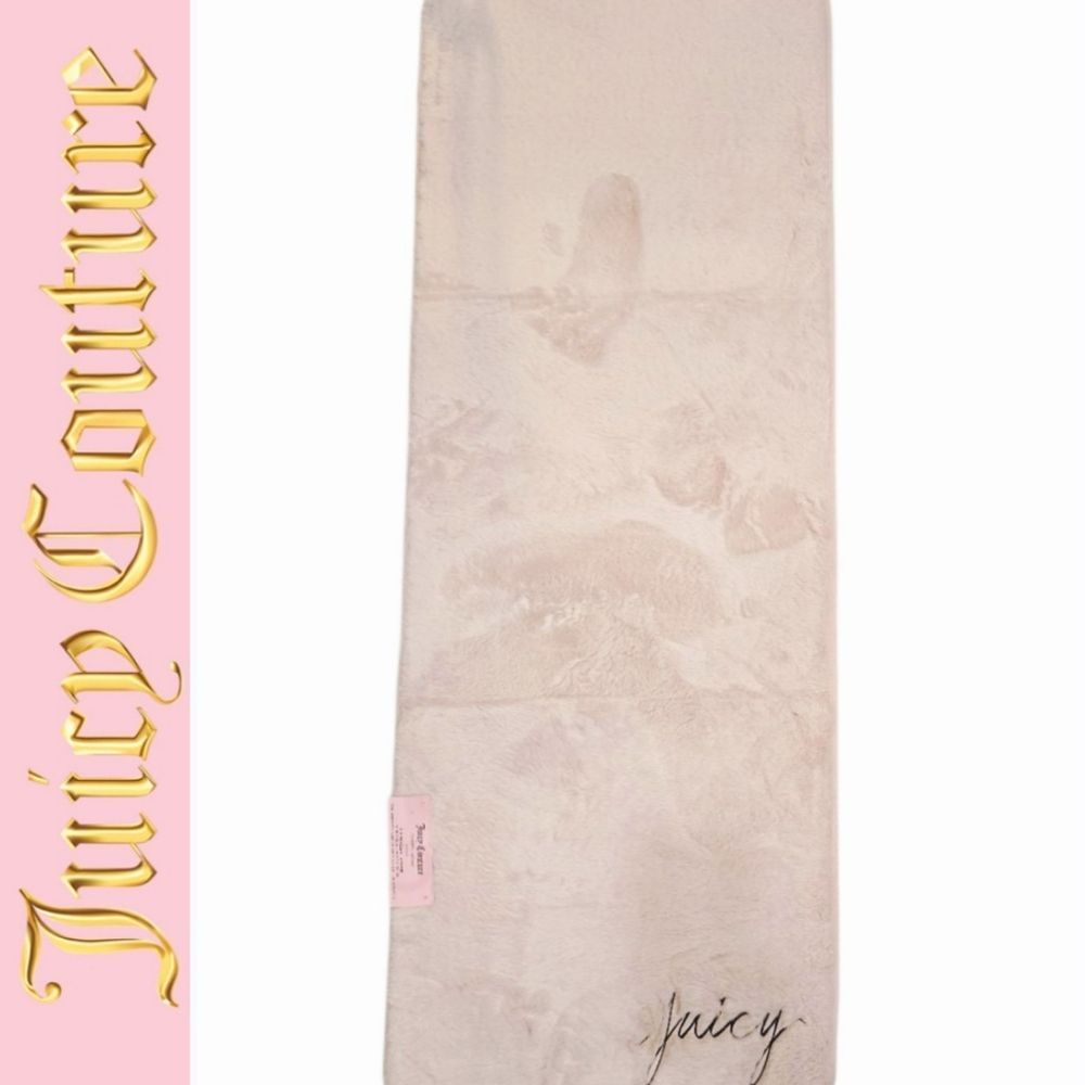 Juicy Couture Home Signature Logo Plush Accent Runner‎